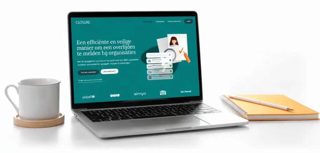 Laptop met het platform Closure voor het veilig opzeggen en beheren van online diensten na een overlijden.